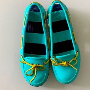 Aqua color women’s Croc loafer, size six